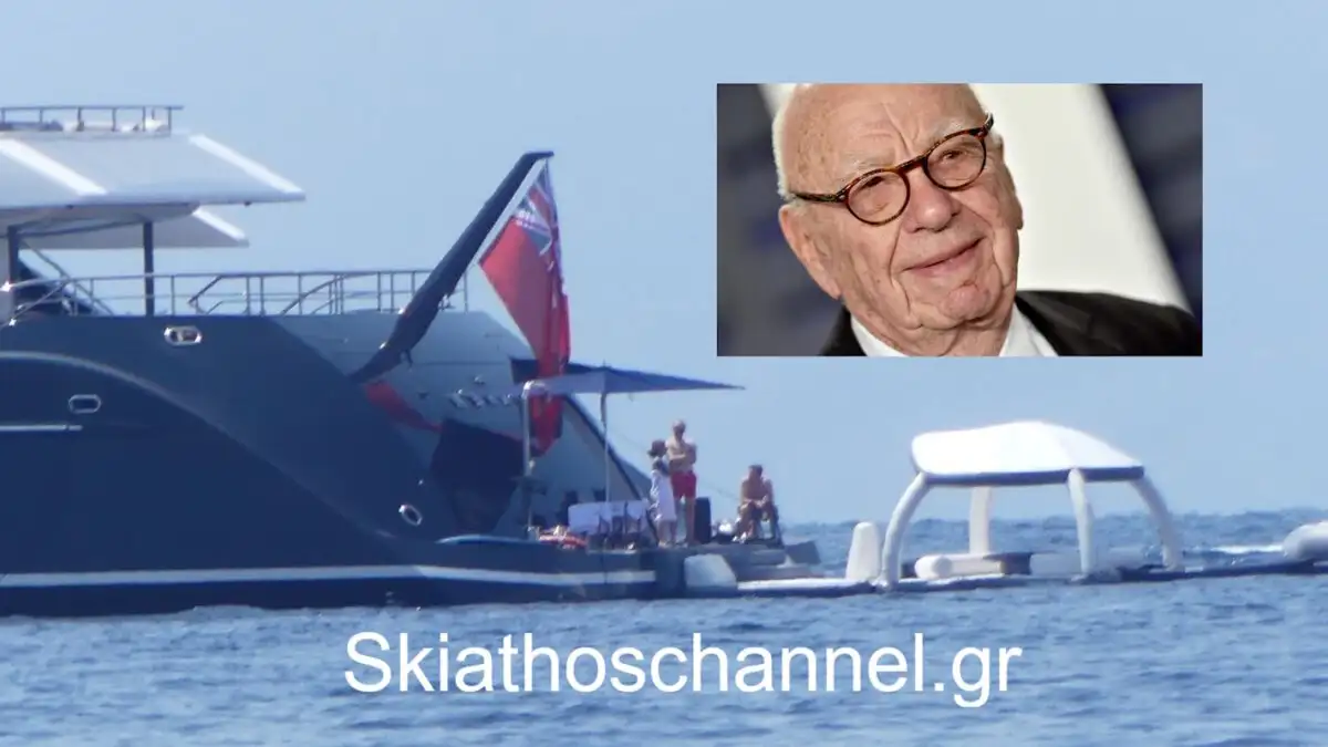 Μητσοτάκης και Μέρντοχ με τις συζύγους τους δείπνησαν σε ψαροταβέρνα στην Τήνο