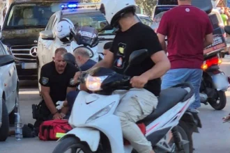 Αστυνομικός έσωσε τη ζωή πολίτη που έχασε τις αισθήσεις του στη Σαντορίνη - Του έκανε ΚΑΡΠΑ 20 λεπτά