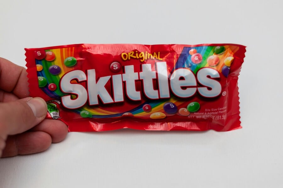 Skittles mani inspo: Η φθινοπωρινή έκδοση του πιο πολύχρωμου μανικιούρ