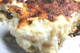 Σουφλέ με πένες και σάλτσα τυριών
