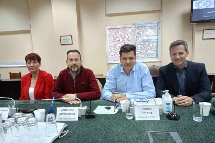 Το σπιράλ για το σιντριβάνι της Πλατείας Γεωργίου και το κοιμητήριο Ροϊτίκων - Οι ερωτήσεις στη συνεδρίαση λογοδοσίας του Δημοτικού Συμβουλίου