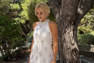 Κωνσταντίνα Σπυροπούλου: Ποζάρει με ροζ μπικίνι και εντυπωσιάζει με τις αναλογίες της – Φωτογραφίες