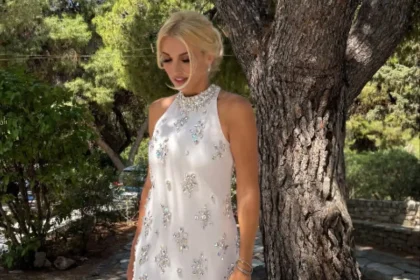 Κωνσταντίνα Σπυροπούλου: Ποζάρει με ροζ μπικίνι και εντυπωσιάζει με τις αναλογίες της – Φωτογραφίες