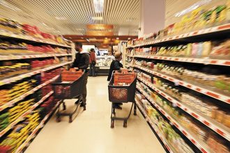 Έρχονται «διπλές» τιμές στα βασικά είδη διατροφής - Τι θα βλέπει ο καταναλωτής - Ποιος ο στόχος