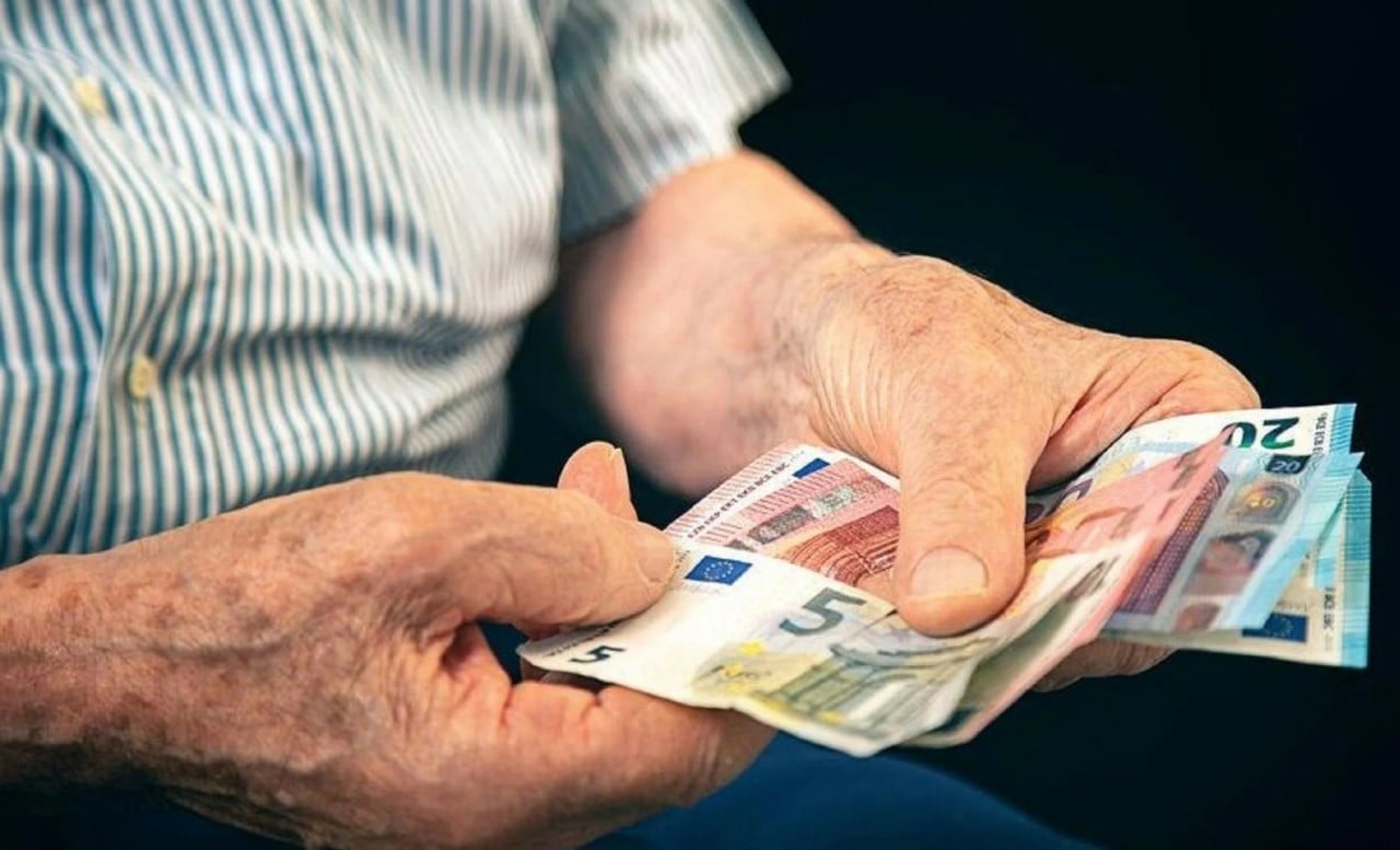 Επικουρικές συντάξεις: Αναδρομικά και αυξήσεις για συνταξιούχους τραπεζών και ΔΕΚΟ