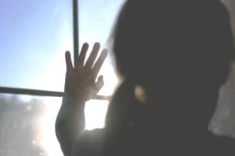 Ρόδος: Το DNA αποκάλυψε την αιμομιξία - Πατέρας βίαζε την κόρη του και έγινε πατέρας του παιδιού της