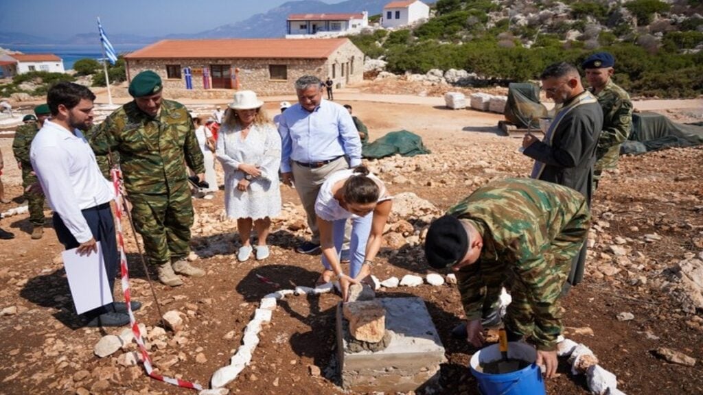 Παρουσία του αρχηγού ΓΕΕΘΑ έγινε η τελετή θεμελίωσης δύο ξενώνων στη νήσο Ρω