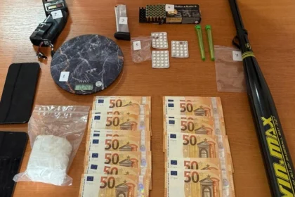 Κοκαΐνη, αναβολικά χάπια και 1.550 ευρώ βρέθηκαν στο σπίτι του πρώην αστυνομικού και TikToker