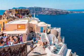 Καλοκαιρινές διακοπές: 448.000 περισσότεροι Έλληνες ταξίδεψαν σε σχέση με το 2019