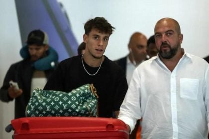 Έφτασε στη Λισαβόνα για την Σπόρτινγκ ο Βαγιαννίδης: «Είμαι πολύ χαρούμενος που είμαι εδώ»