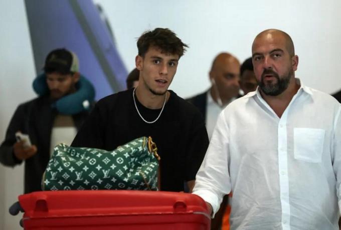 Έφτασε στη Λισαβόνα για την Σπόρτινγκ ο Βαγιαννίδης: «Είμαι πολύ χαρούμενος που είμαι εδώ»