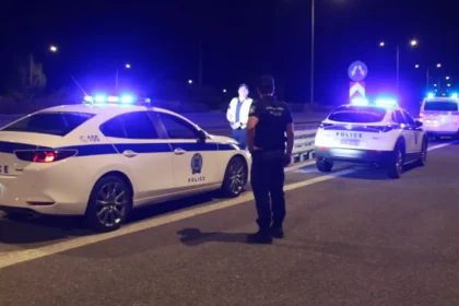 33χρονος έτρεχε στην εθνική οδό με 198 χλμ./ώρα - Τον σταμάτησαν στα διόδια και του πήραν το δίπλωμα