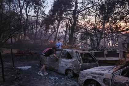 Φωτιές στην Τουρκία: 2.000 κάτοικοι απομακρύνθηκαν από περιοχές – Τεράστιες φλόγες, καμένα σπίτια και αυτοκίνητα ΦΩΤΟ