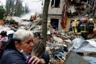 Ουκρανία: 26 νεκροί, ανάμεσά τους τρία παιδιά, από ρωσικές επιδρομές στο Κίεβο - Ημέρα πένθους στην πρωτεύουσα