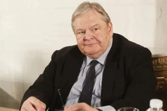 ΠΑΣΟΚ: Πόλεμος για το ψηφοδέλτιο Επικρατείας - Το "χαρτί" Βενιζέλος και τα εσωκομματικά σενάρια