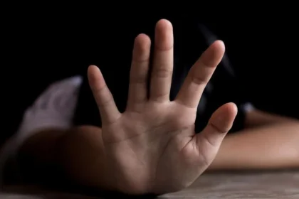 Θεσσαλονίκη: 37χρονος φέρεται να βίαζε τη 10χρονη παρουσία της μητέρα της - Δίωξη σε βαθμό κακουργήματος και στους δύο