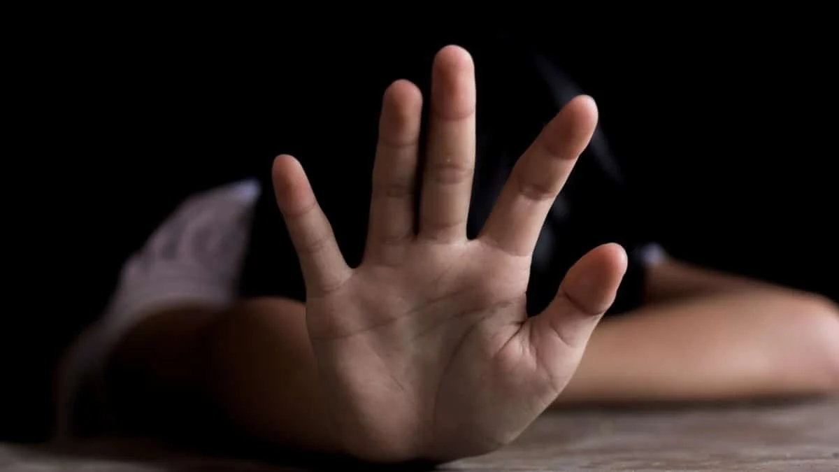 Θεσσαλονίκη: 37χρονος φέρεται να βίαζε τη 10χρονη παρουσία της μητέρα της - Δίωξη σε βαθμό κακουργήματος και στους δύο