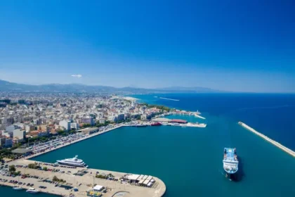 Καιρός: Ζέστη και δυνατοί άνεμοι σήμερα Παρασκευή στην Πάτρα