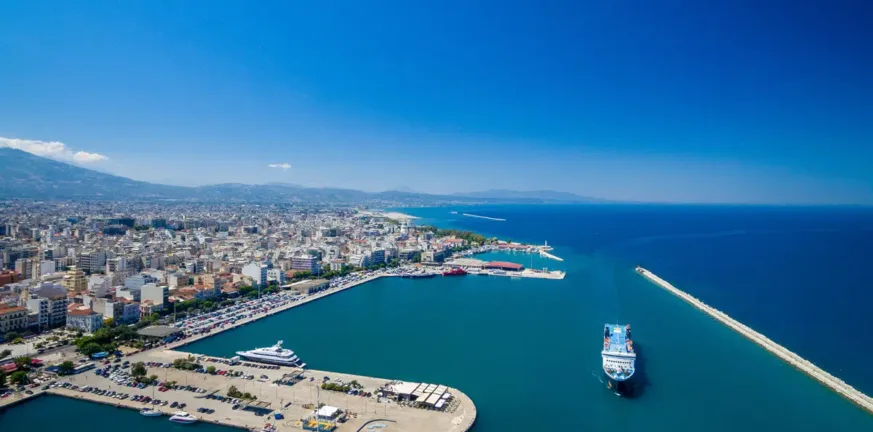 Καιρός: Ζέστη και δυνατοί άνεμοι σήμερα Παρασκευή στην Πάτρα