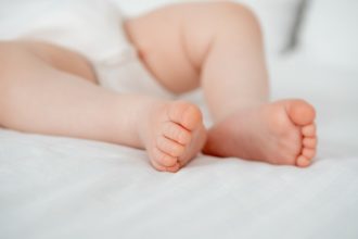 Βρετανία: Μωρό πέθανε από κοκκύτη επειδή η μητέρα του δεν εμβολιάστηκε ενώ ήταν έγκυος
