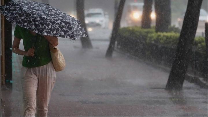 «Διπρόσωπος» ο καιρός τις επόμενες ημέρες: Καταιγίδες, κεραυνοί και χαλάζι το Σάββατο και μετά καύσωνας με 40άρια