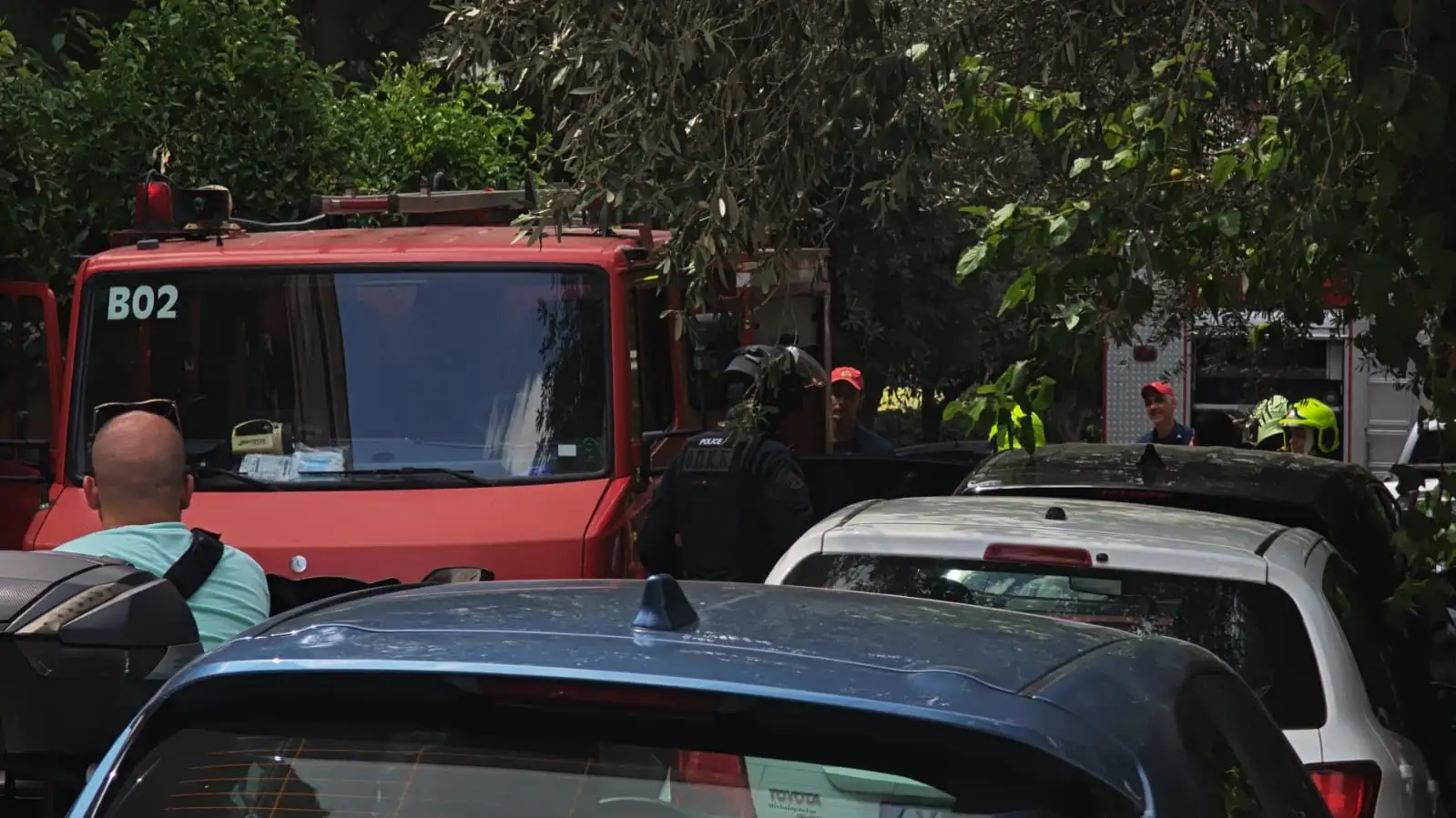 Χολαργός: Πέταξε μολότοφ και ταμπουρώθηκε στο σπίτι του με βαλλίστρα – Τραυματίστηκε αστυνομικός, συνελήφθη ο 57χρονος