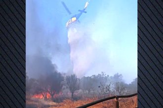 Φωτιά στο Λαύριο: 112 για εκκένωση, ενισχύονται συνεχώς οι δυνάμεις της Πυροσβεστικής