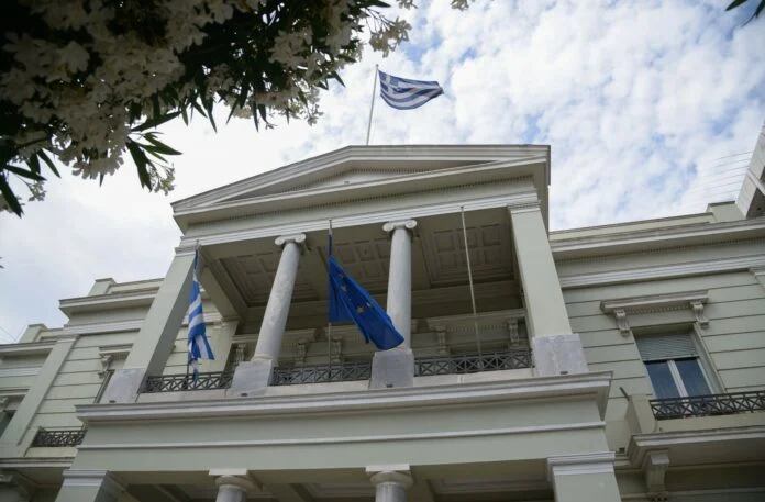 Υπουργείο Εξωτερικών: Δεν εκφράζει την επίσημη θέση της Ελλάδας η ανάρτηση της ελληνικής πρεσβείας στο Λουξεμβούργο