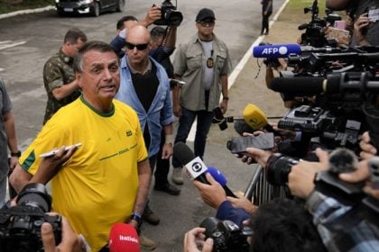 Βραζιλία: Δικαστής διέταξε να παρακολουθείται μόνιμα ο πρώην πρόεδρος Μπολσονάρου, λόγω «κινδύνου φυγής»