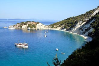 Ιθάκη: Έπιασε φωτιά σκάφος με επιβάτες - Κινητοποίηση Λιμενικού και Πυροσβεστικής