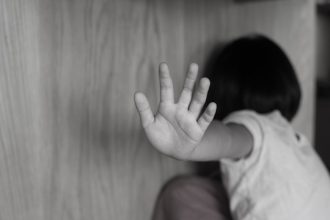 Νέα καταγγελία για ασέλγεια σε 11χρονο αγόρι για τον γιατρό της κατασκήνωσης