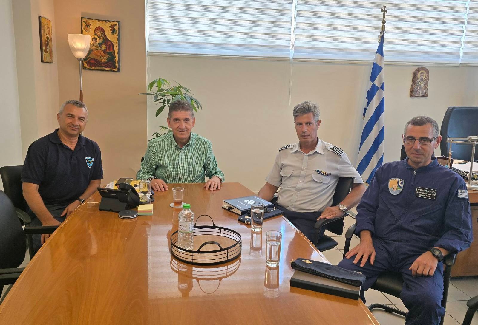 Συνάντηση Αλεξόπουλου με στελέχη της Αεροπορικής Βάσης του Αράξου