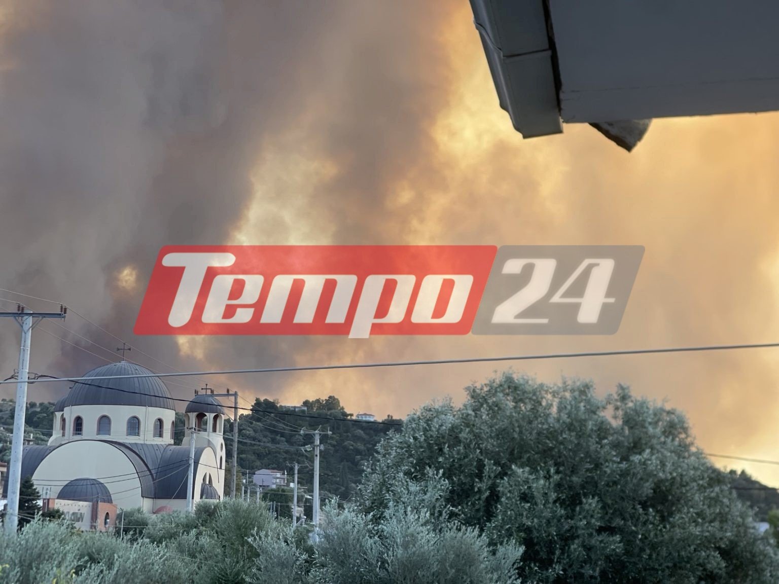 Εκκενώνεται το Κέντρο Υγείας Κάτω Αχαΐας, λόγω της μεγάλης φωτιάς