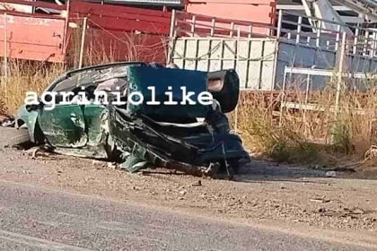 Απίστευτο τροχαίο στο Αγρίνιο - Έγινε σμπαράλια το αυτοκίνητο (ΦΩΤΟ)