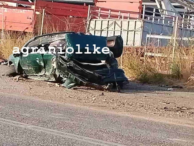 Απίστευτο τροχαίο στο Αγρίνιο - Έγινε σμπαράλια το αυτοκίνητο (ΦΩΤΟ)