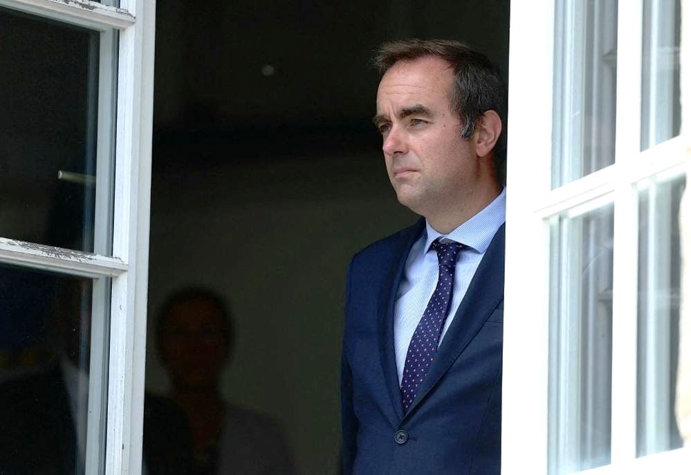 Γαλλία: Εν μέσω πίεσης, ο νέος πρωθυπουργός Σεμπαστιάν Λεκορνί αναζητά χρόνο
