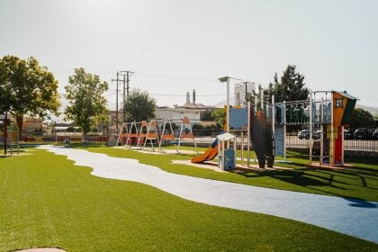 Σύγχρονη παιδική χαρά στον υπαίθριο χώρο των Παλαιών Σφαγείων 