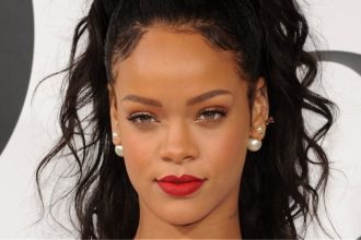Rihanna: Γέννησε το τρίτο της παιδί της