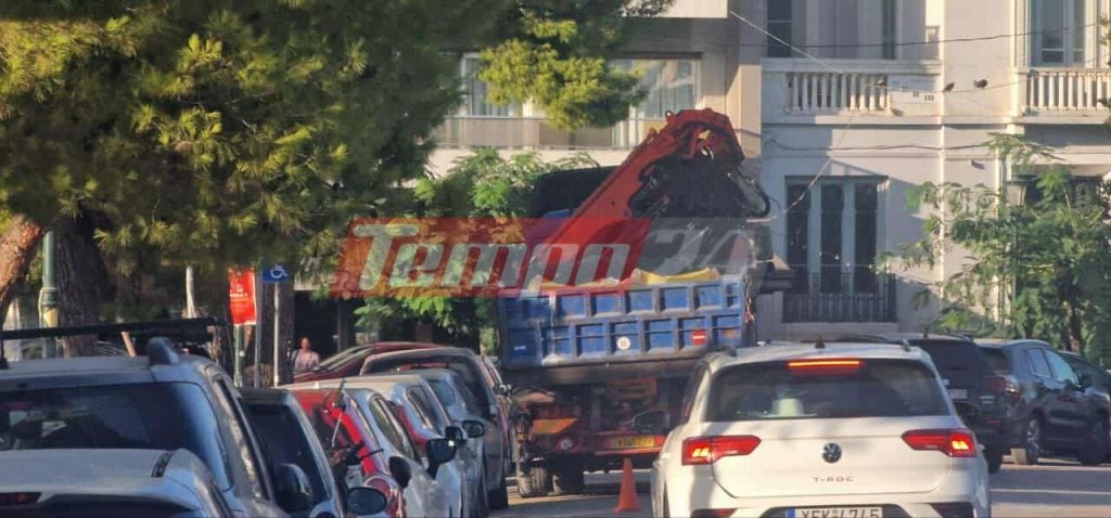 Πάτρα: Αναστάτωση στα Ψηλαλώνια με φορτηγό που έκοψε καλώδιο της ΔΕΗ - Αποκλείστηκαν σημεία από την ΕΛ.ΑΣ ΦΩΤΟ