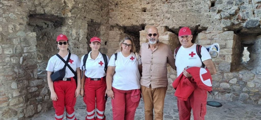 Ο Χαράλαμπος Μπονάνος παρέα με τους προσκόπους