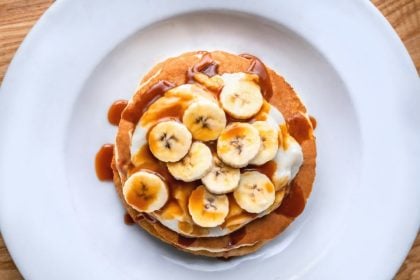 Pancakes χωρίς ζάχαρη, με ταχίνι και μπανάνα