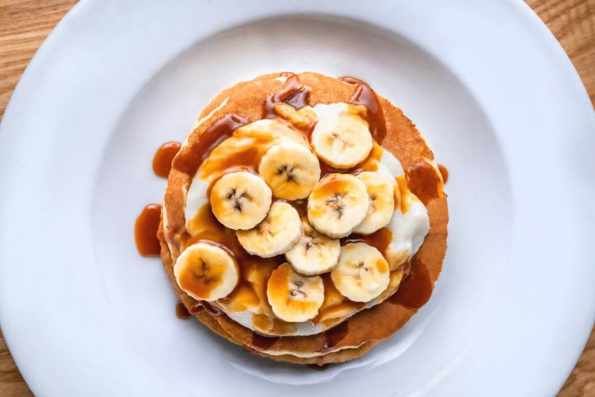 Pancakes χωρίς ζάχαρη, με ταχίνι και μπανάνα