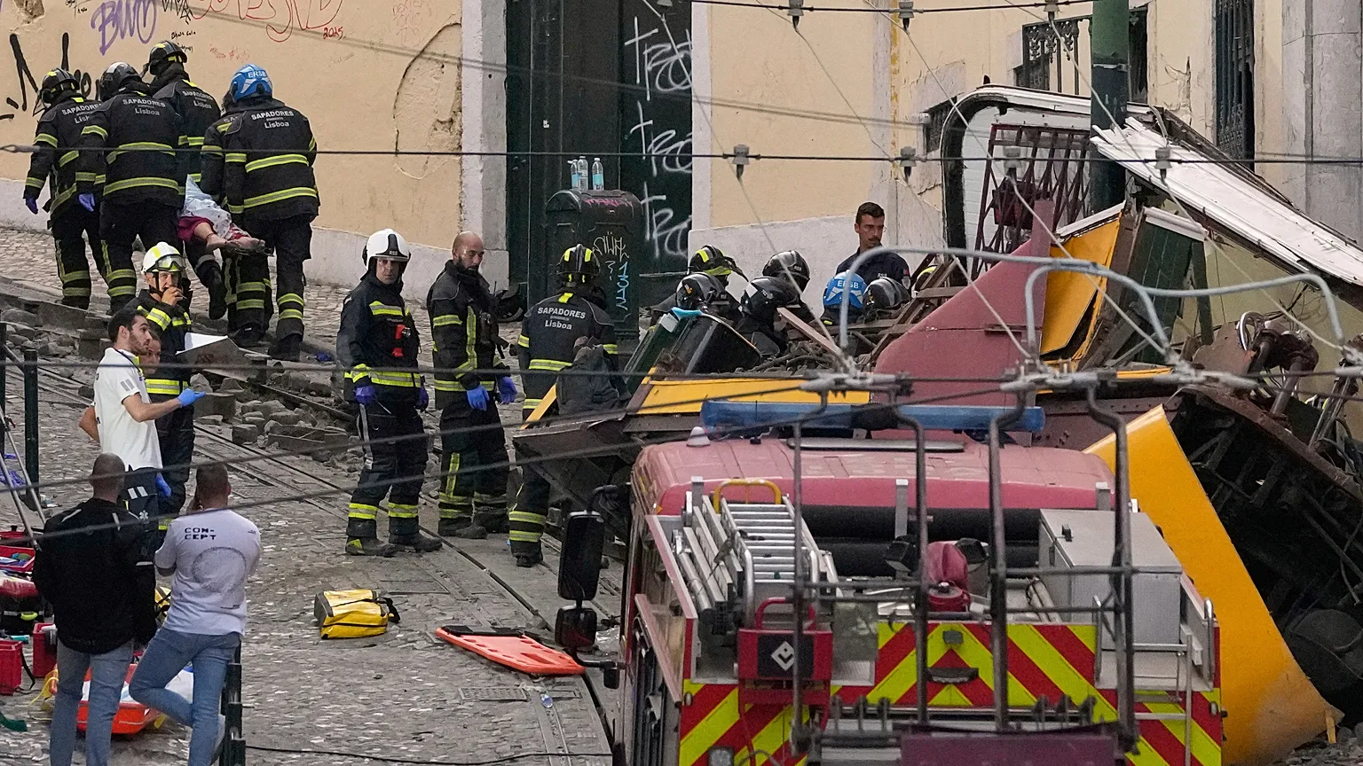 Λισαβόνα: Θαύμα για οικογένεια Γερμανών – Ζωντανός ο πατέρας του 3χρονου ενώ είχε δηλωθεί νεκρός στο τελεφερίκ