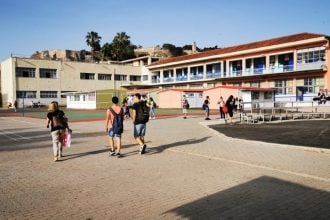 Σχολεία: Απουσίες, απαλλαγές από μαθήματα και χρήση κινητών τηλεφώνων - Τι ισχύει τη νέα χρονιά