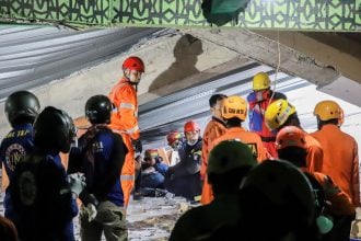 Ινδονησία: Αγώνας διάσωσης για 38 εγκλωβισμένους σε ερείπια σχολείου