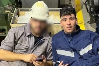 Θρήνος στην κηδεία του 20χρονου ναυτικού που εγκλωβίστηκε στην πόρτα πλοίου
