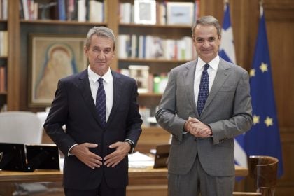 Ο Κυρ. Μητσοτάκης καλωσορίζει τον Α. Λοβέρδο στη ΝΔ: Μακριά από ταμπέλες και δόγματα, ενώνουμε τις προσπάθειές μας