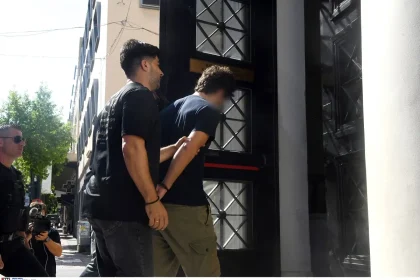 Πάτρα: Η εισαγγελέας ζητά την αποφυλάκιση των δύο νεαρών για τη φωτιά στο Γηροκομειό