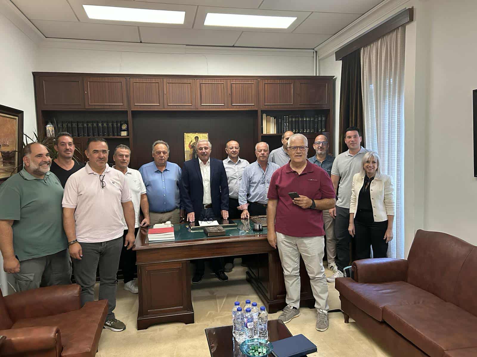 Πάτρα: Συνάντηση των εμπόρων με τον ευρωβουλευτή Γιάννη Μανιάτη