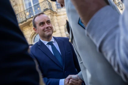 Γαλλία: Ο Λεκορνί αποκλείει την αναστολή της μεταρρύθμισης των συντάξεων